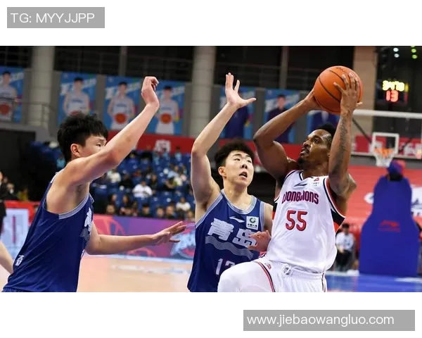 广州龙狮球迷狂欢!球队夺得胜利赛后举行庆功宴 广州龙狮球迷狂欢!球队夺得胜利赛后举行庆功宴