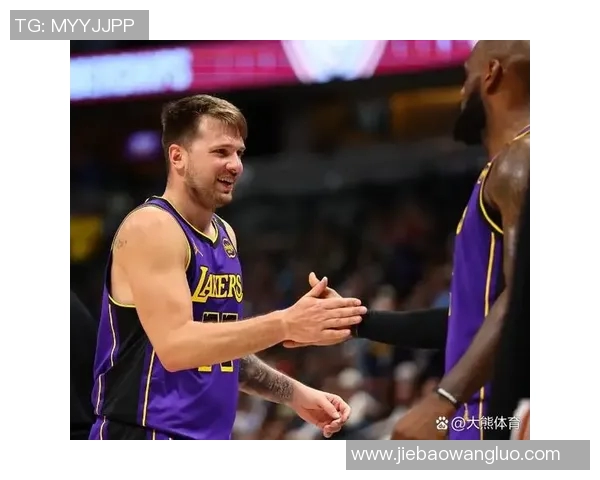 克里斯多夫-奥贝克帕状态回升,助球队取得连胜 克里斯多夫-奥贝克帕状态回升,助球队取得连胜