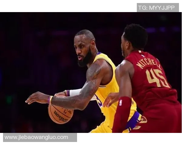 勇士全队合力横扫湖人,谱写篮球传奇 勇士全队合力横扫湖人,谱写篮球传奇